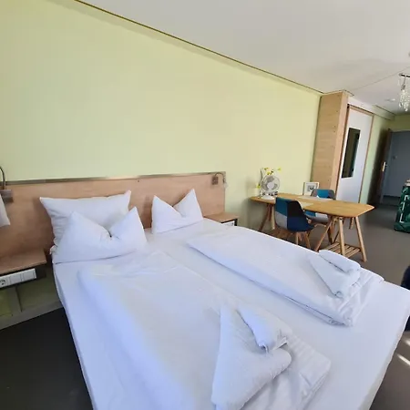 Apartment Wunderschoenes Zimmer Mit Blick Im Herzen Von - Direkte Stadtmitte - Von Privat